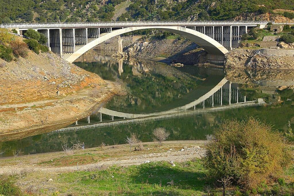 FERULA romantica mansarda tra fiumi e montagne Sardegna Seùlo Esterno foto
